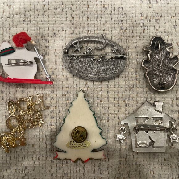 Lot of Christmas Pins - Picture 2 of 2
